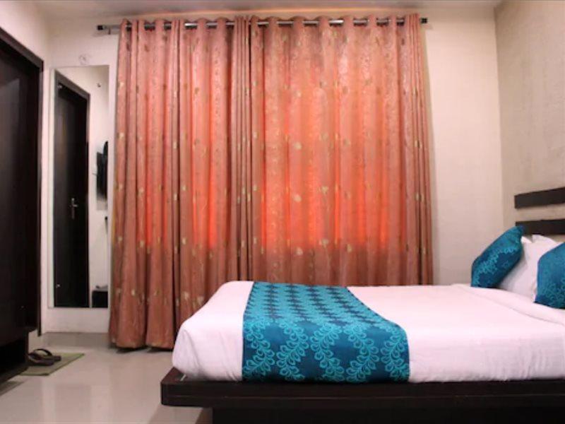Hotel Aarya Inn Raipur  Ngoại thất bức ảnh