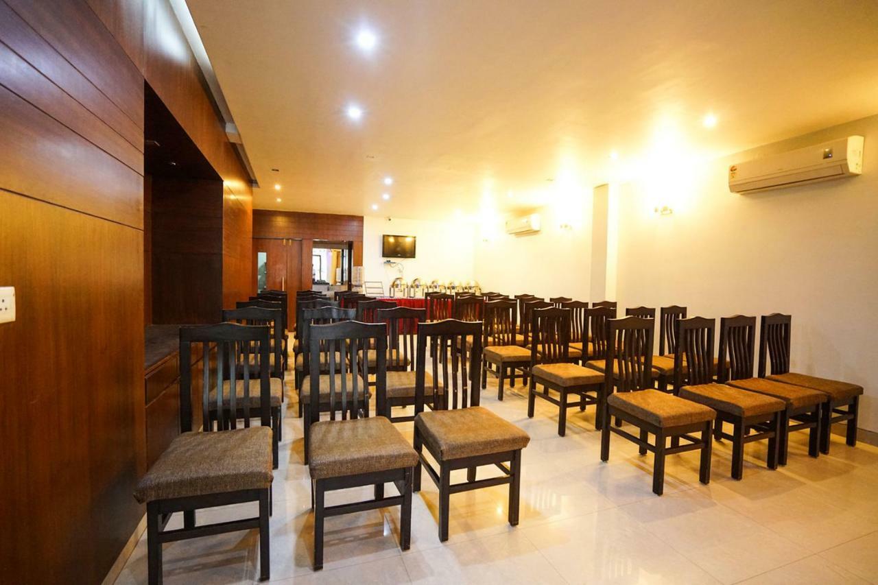 Hotel Aarya Inn Raipur  Ngoại thất bức ảnh